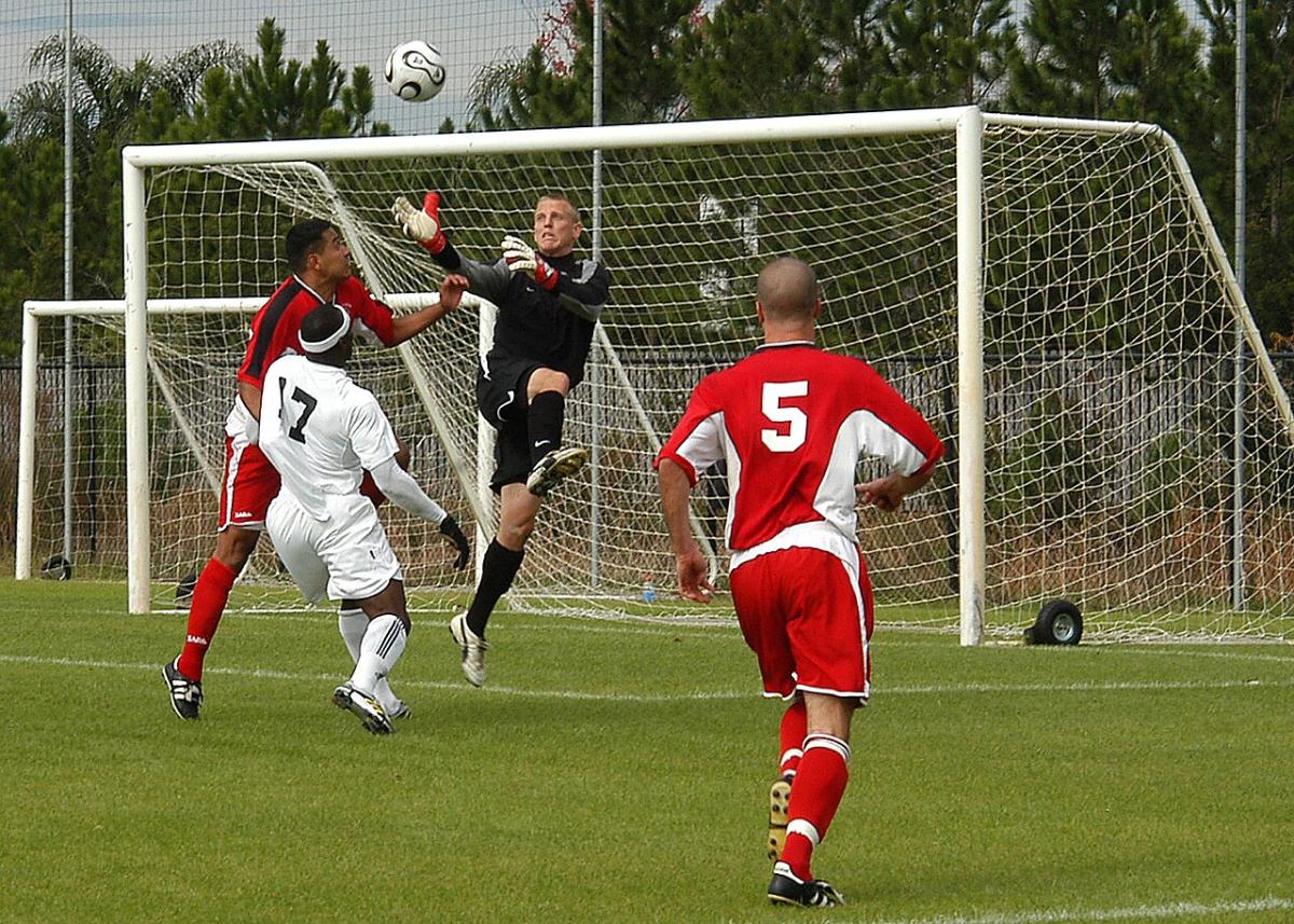 清道夫门将与更衣室：教头怎么塑造性格